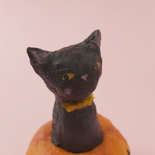 Cargar imagen en el visor de la galería, Spun Cotton Black Cat in Jack o'Lantern