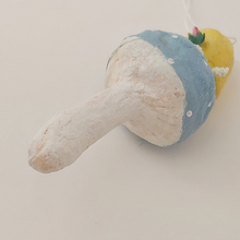 Cargar imagen en el visor de la galería, Closer view of lower half of mushroom. Pic 5 of 6.