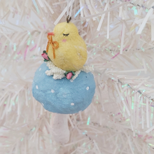 Cargar imagen en el visor de la galería, A closer view of spun cotton chick, sitting on mushroom. Pic 4 of 6.