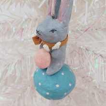 Cargar imagen en el visor de la galería, Left side of spun cotton bunny face. Pic 5 of 8.