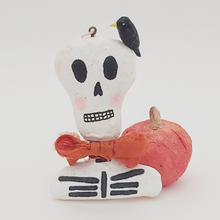 Cargar imagen en el visor de la galería, Another front view of spun cotton skeleton bust ornament. Pic 6 of 6.