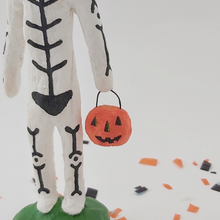 Cargar imagen en el visor de la galería, *RESERVED* Spun Cotton Halloween Skeleton Sculpture