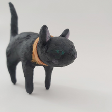 Cargar imagen en el visor de la galería, Close up of black spun cotton cat's face, green eye and pink cheeks. Photo 2