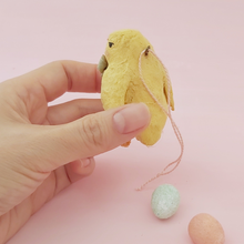 Cargar imagen en el visor de la galería, Back view of spun cotton chick ornament. Pic 7 of 7.