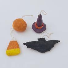 Cargar imagen en el visor de la galería, Back view of spun cotton jack-o-lantern, witch hat, candy corn, and bat ornaments. Pic 5 of 6.