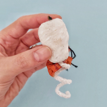 Cargar imagen en el visor de la galería, Close up of the back of the head of a vintage style spun cotton skeleton. Pic 5 of 6.