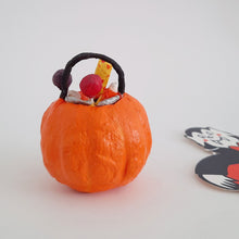 Cargar imagen en el visor de la galería, The back view of a spun cotton jack-o-lantern bucket filled with spun cotton sweets. 
