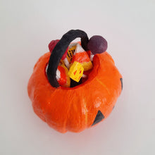 Cargar imagen en el visor de la galería, A view from above of the spun cotton sweets inside a spun cotton jack-o-lantern bucket, against a white background.
