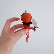 Cargar imagen en el visor de la galería, An opposite side view of a vintage style, spun cotton pumpkin man ornament. Pic 8 of 8. 
