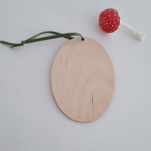 Cargar imagen en el visor de la galería, A back view of the wooden sheep ornament. Pic 6 of 6. 
