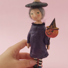 Cargar imagen en el visor de la galería, Spun cotton witch, held in hand. Photo 2 of 11.
