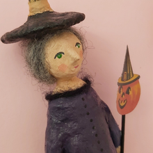 Cargar imagen en el visor de la galería, Close up of spun cotton witch face. Photo 3 of 11.
