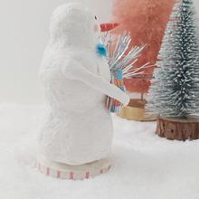Cargar imagen en el visor de la galería, Side view of snowman. Pic 5 of 7
