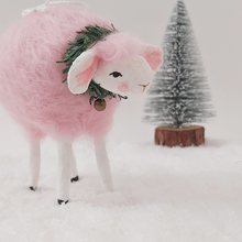 Cargar imagen en el visor de la galería, Another close up of pink sheep ornament. Pic 3 of 6.
