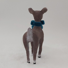 Cargar imagen en el visor de la galería, Back view of spun cotton deer. Photo 6 of 8. 
