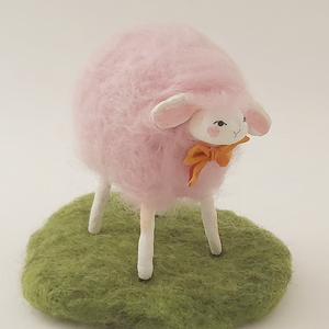 Closer view of needle felted pink sheep. Pic 2 of 8.