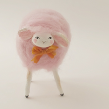 Cargar imagen en el visor de la galería, Close up of needle felted pink sheep face. Pic 4 of 8.
