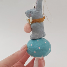 Cargar imagen en el visor de la galería, Side view of spun cotton bunny in hand. Pic 7 of 8.
