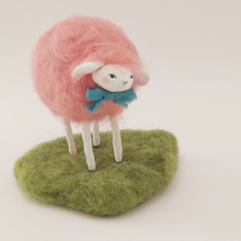 Cargar imagen en el visor de la galería, Pink needle felted sheep with blue bow tie, standing on felted green grass. Pic 1 of 6.
