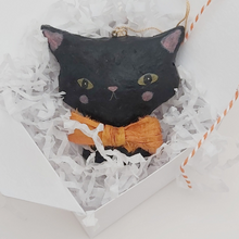 Cargar imagen en el visor de la galería, Spun cotton black cat in gift box with shredded paper. Pic 4 of 6.
