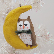 Cargar imagen en el visor de la galería, Spun Cotton Owl on Moon Ornament
