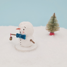 Cargar imagen en el visor de la galería, Side view of spun cotton snowman. Pic 3 of 6. 
