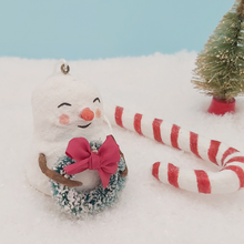 Cargar imagen en el visor de la galería, Closer view of spun cotton snowman and bottlebrush wreath with red ribbon. Pic 4 of 7. 
