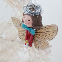 Cargar imagen en el visor de la galería, Another close view of spun cotton Christmas butterfly angel. Pic 5 of 6
