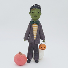 Cargar imagen en el visor de la galería, Spun cotton Frankenstein ornament, standing next to two spun cotton pumpkins.  Pic 2 of 8.
