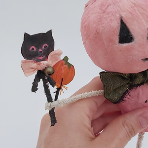 Close-up of pipe cleaner cat and pumpkin held by spun cotton pink jack-o-lantern. Pic 4 of 10.
